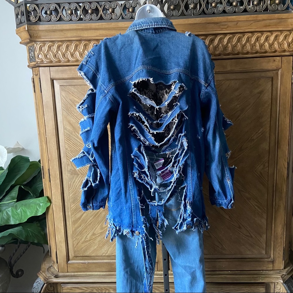 Hunters Run Blue Denim Rip Distress Jean Jacket - Picture 3 of 5